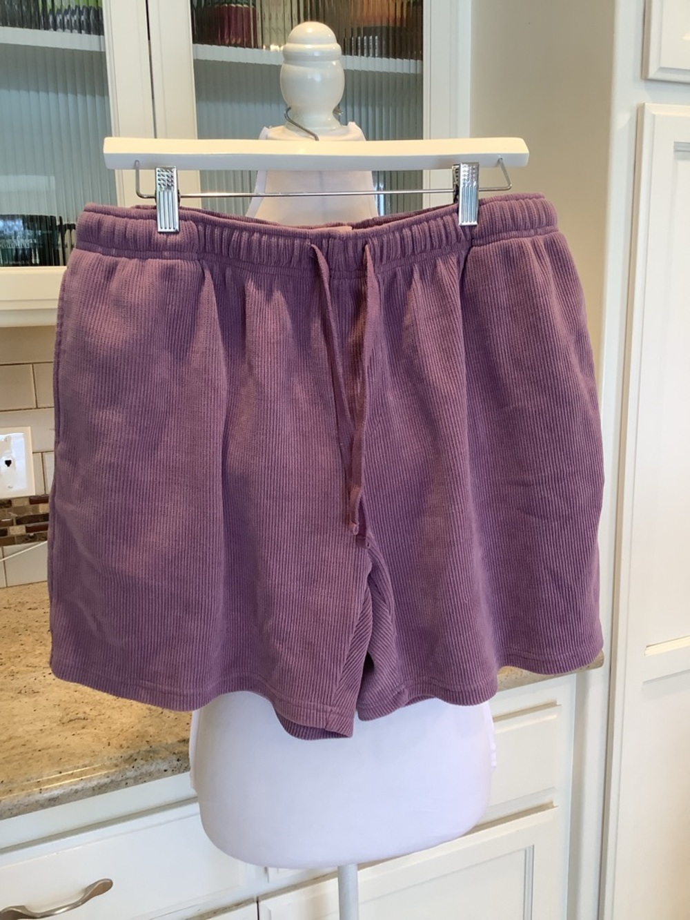 Negative Space Drawstring Women’s Shorts in Lavender XL